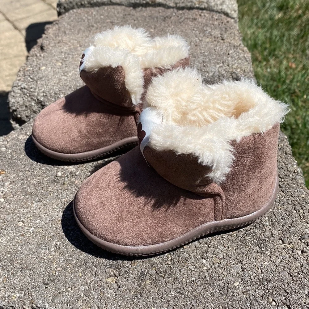 KEESKY~WINTER~TODDLER BOOTIES/BOOTS~SOFT & COZY INSIDE~LIKE NEW CONDITION~BR
